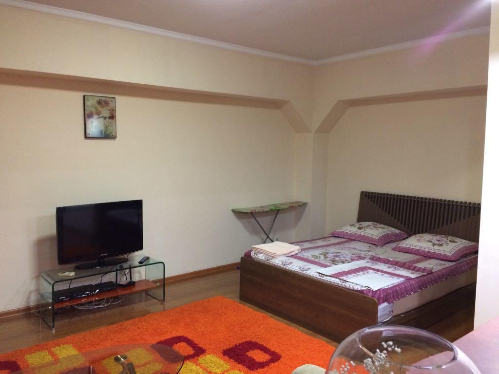 Appartamento Flat Almaty Esterno foto