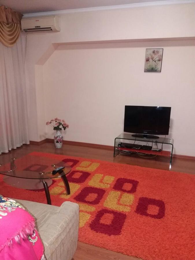 Appartamento Flat Almaty Esterno foto