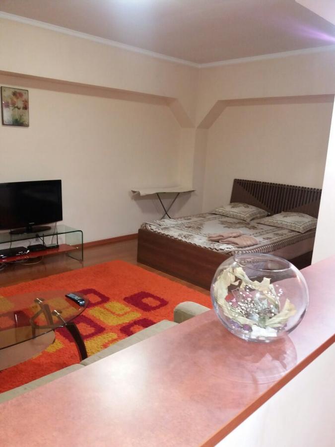 Appartamento Flat Almaty Esterno foto