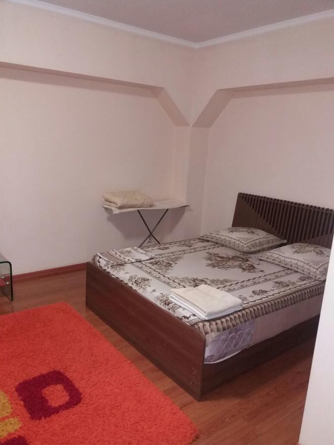 Appartamento Flat Almaty Esterno foto