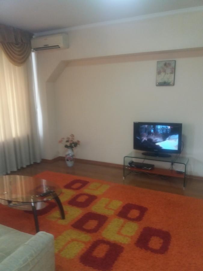 Appartamento Flat Almaty Esterno foto