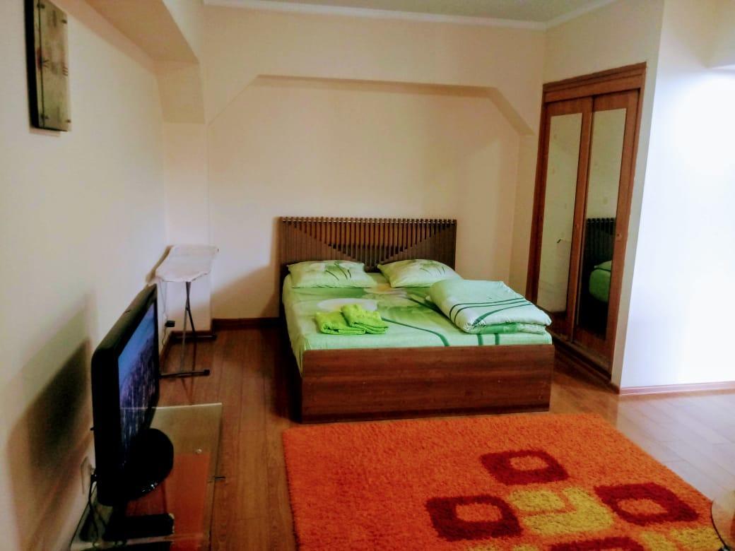 Appartamento Flat Almaty Esterno foto